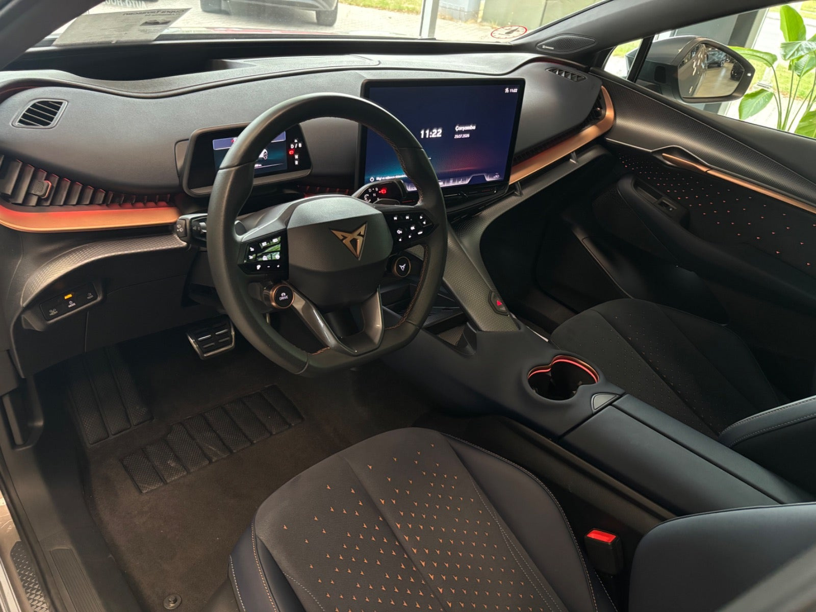 Orange Cupra Tavascan fra 2024