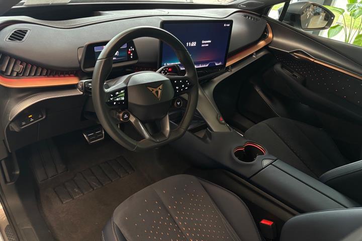 Orange Cupra Tavascan fra 2024