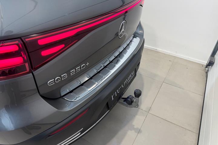 Grå Mercedes EQB250+ fra 2026