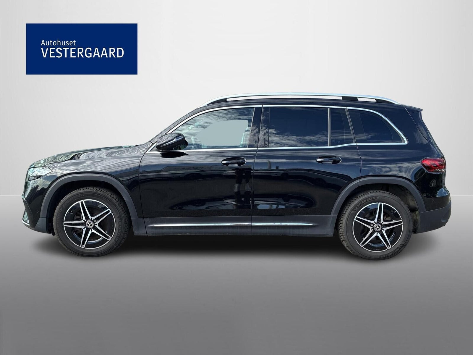 Sort Mercedes EQB250+ fra 2023
