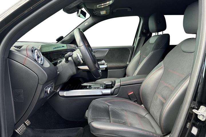 Sort Mercedes EQB250+ fra 2023