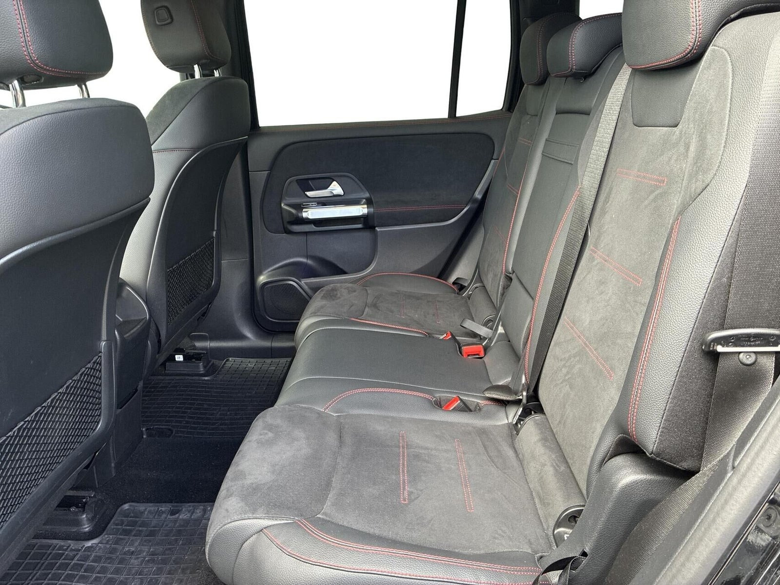Sort Mercedes EQB250+ fra 2023