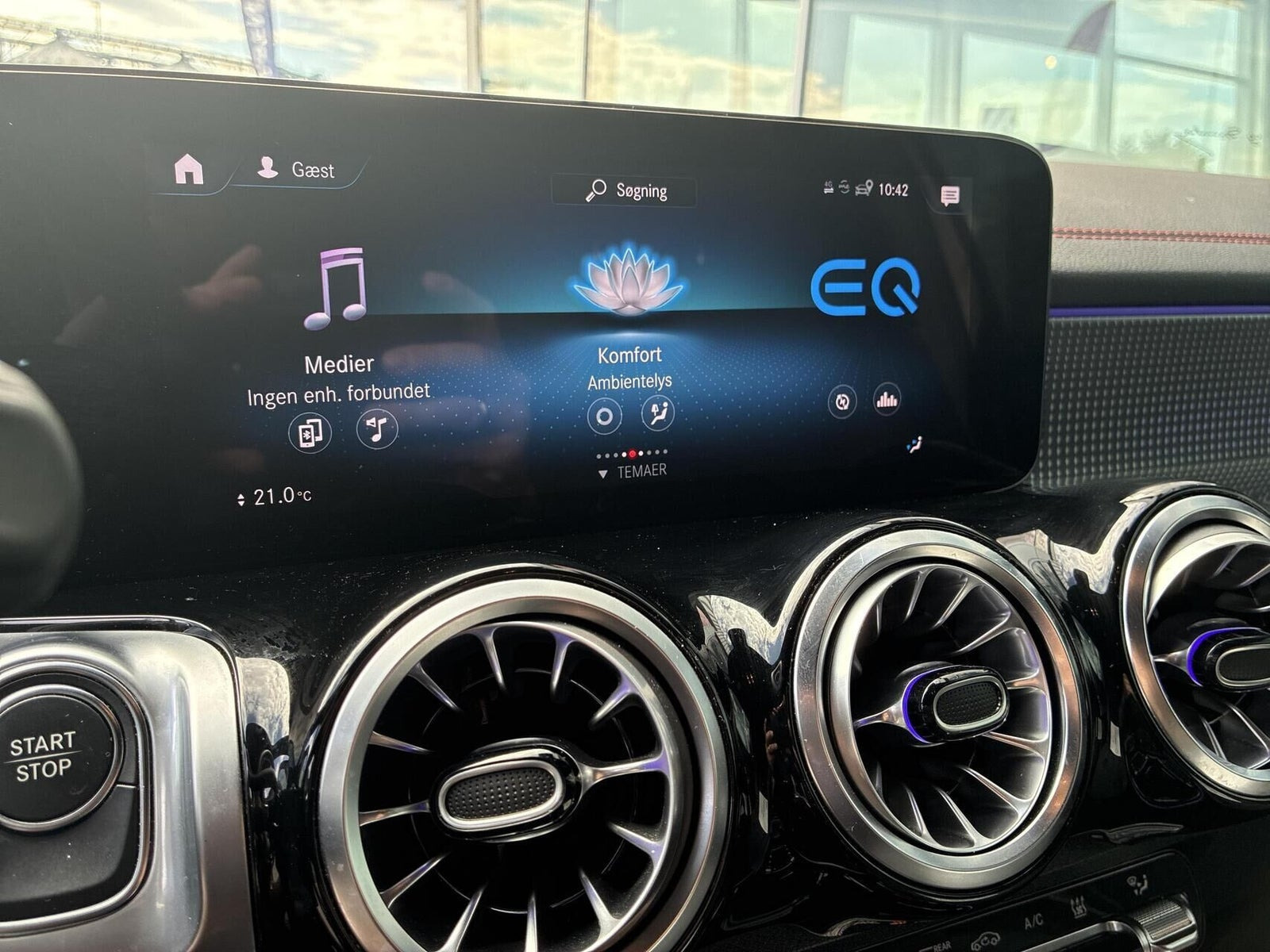 Sort Mercedes EQB250+ fra 2023