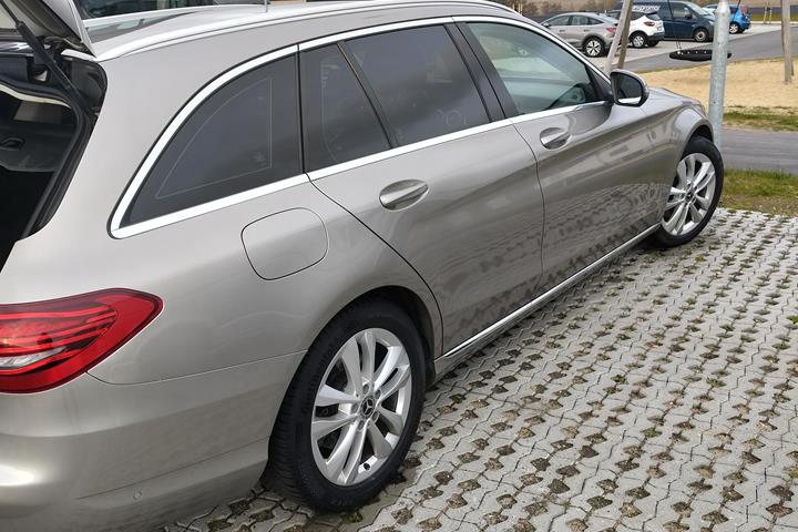 Grå Mercedes C-Klasse fra 2019