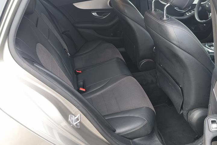 Grå Mercedes C-Klasse fra 2019