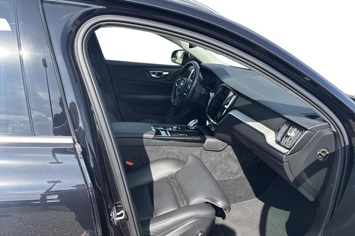 Sort Volvo V60 fra 2021