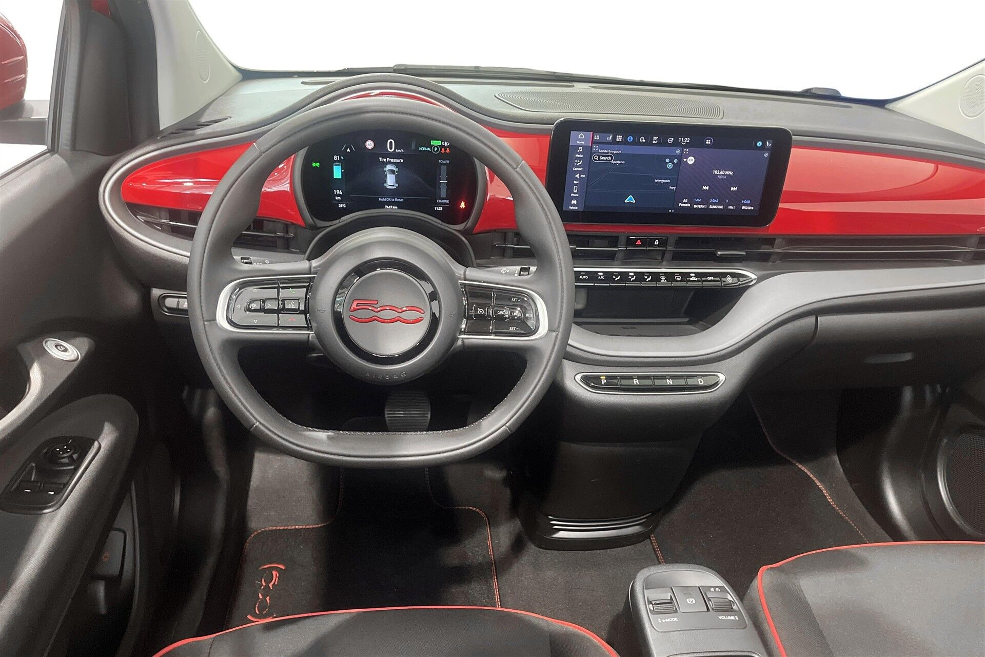 Rød Fiat 500e fra 2023