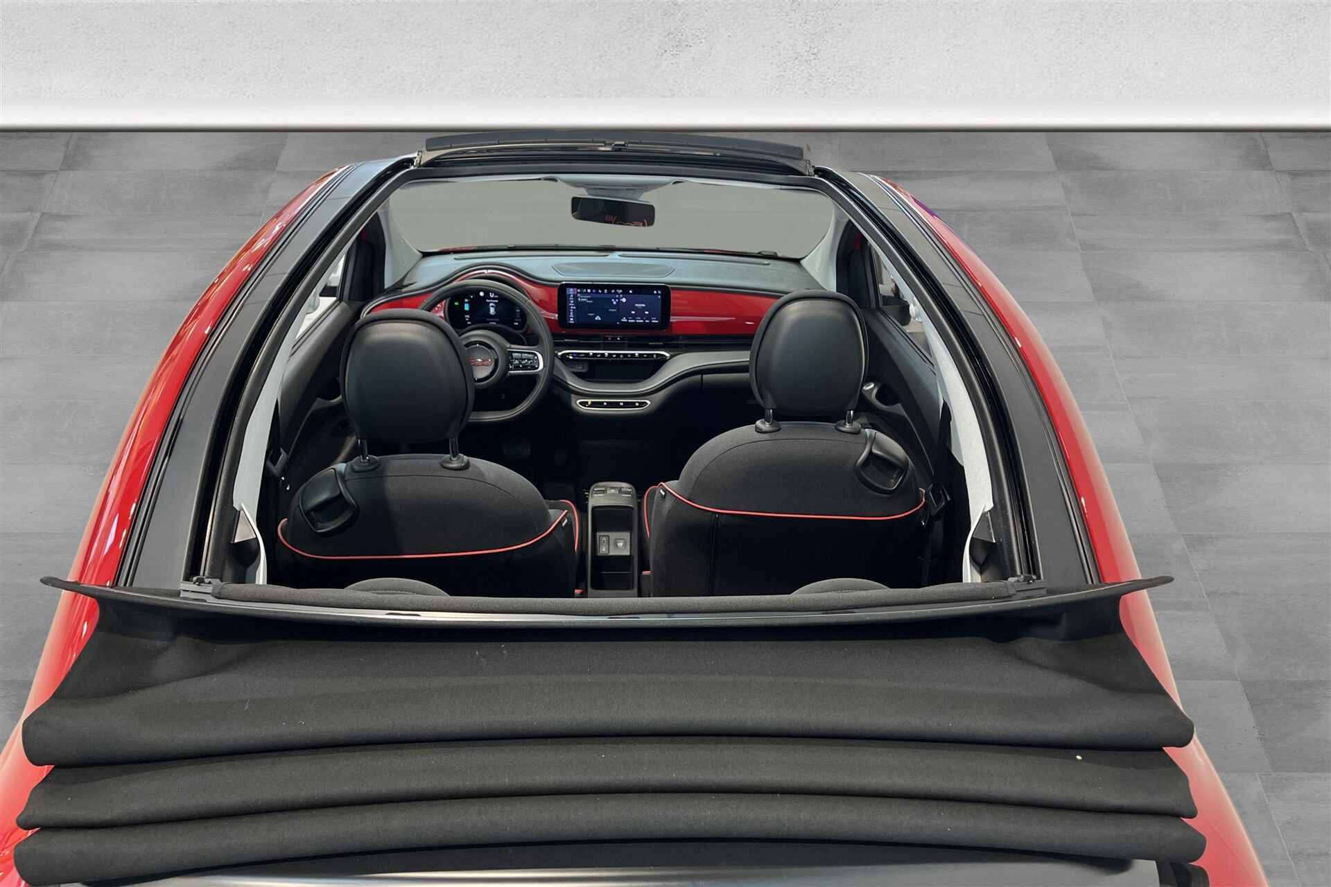 Rød Fiat 500e fra 2023