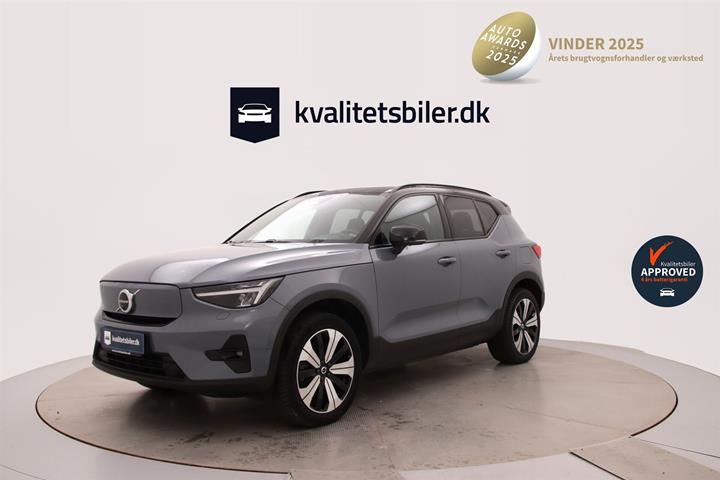 Grå Volvo XC40 fra 2023