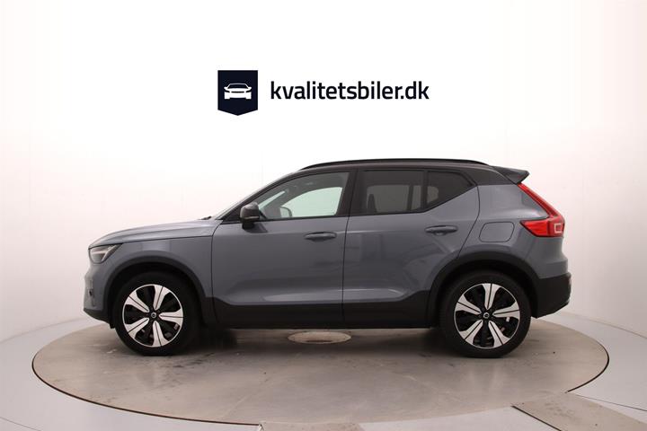 Grå Volvo XC40 fra 2023