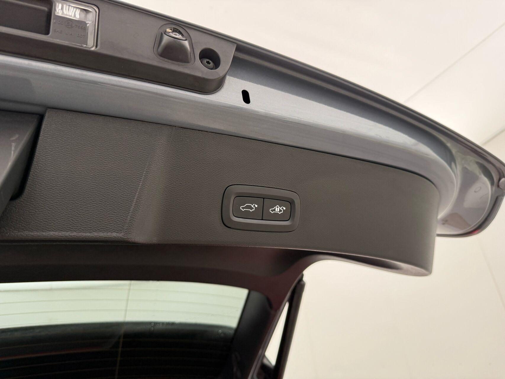 Grå Volvo XC40 fra 2023