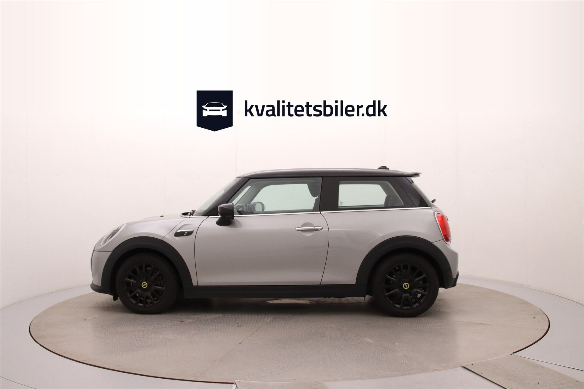 Sølv Mini Cooper fra 2023