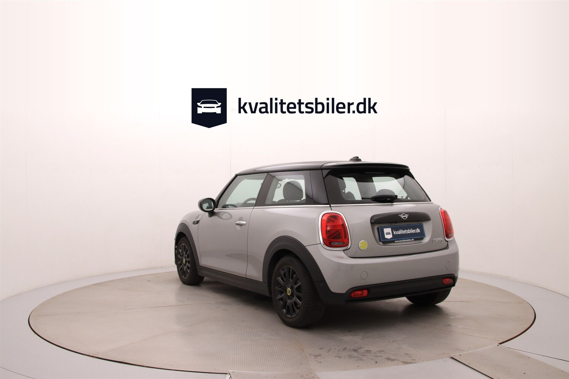 Sølv Mini Cooper fra 2023