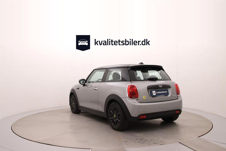 Sølv Mini Cooper fra 2023