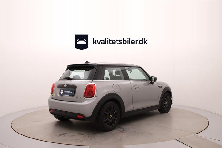 Sølv Mini Cooper fra 2023