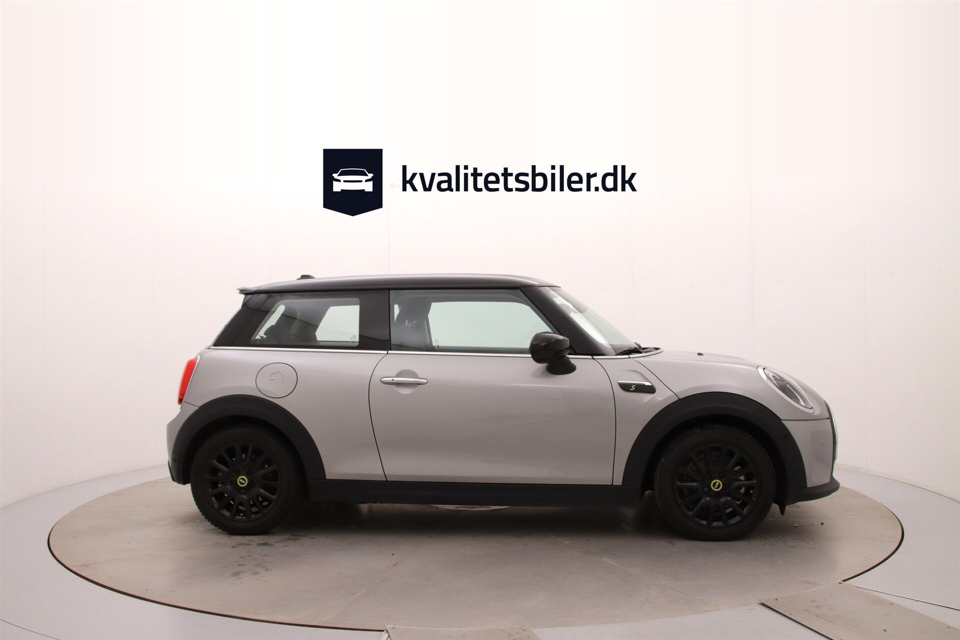 Sølv Mini Cooper fra 2023