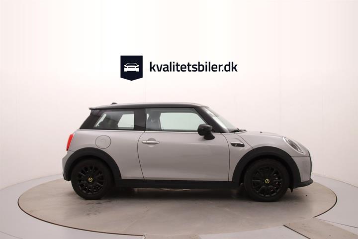 Sølv Mini Cooper fra 2023