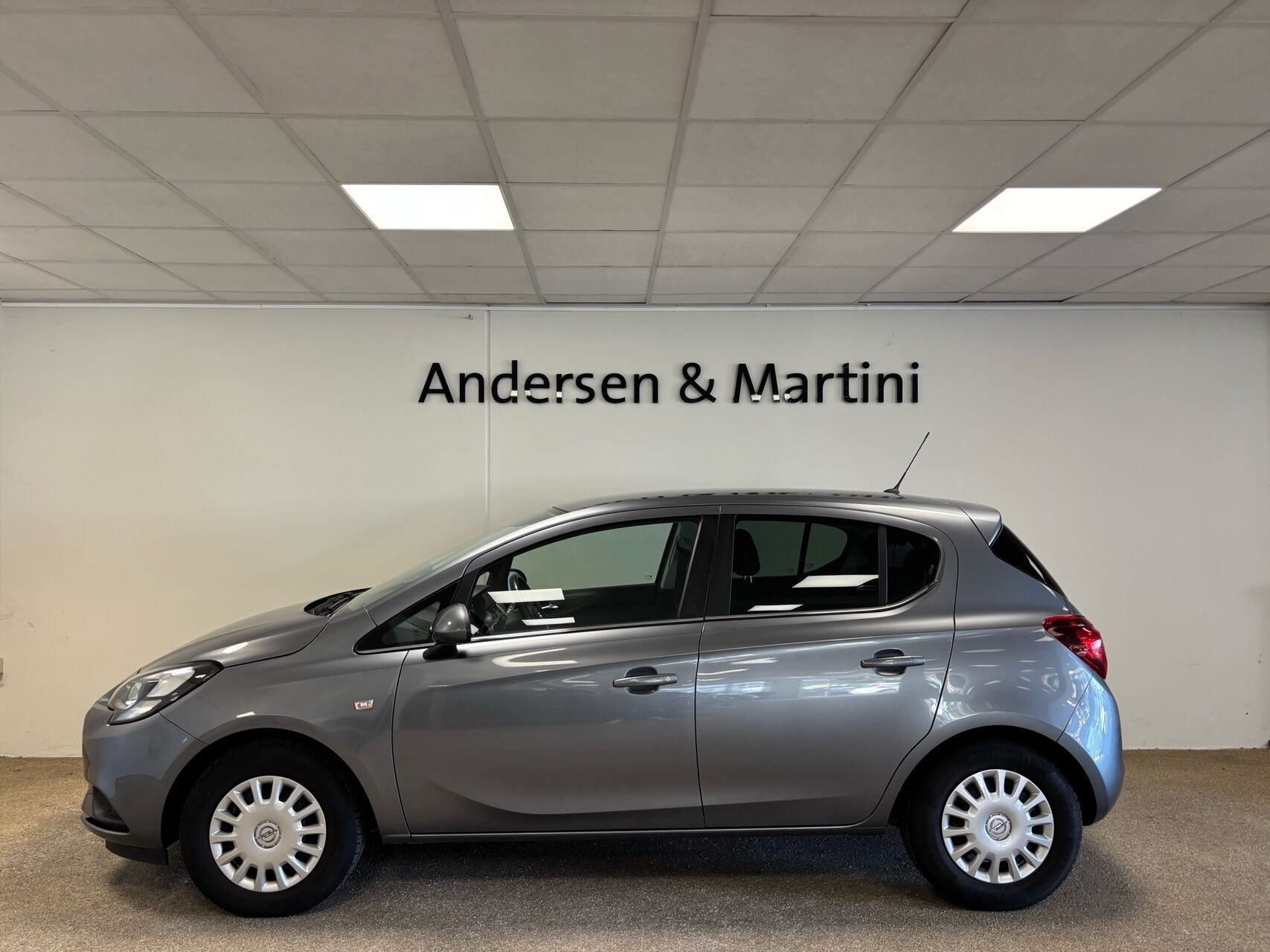 Grå Opel Corsa fra 2019