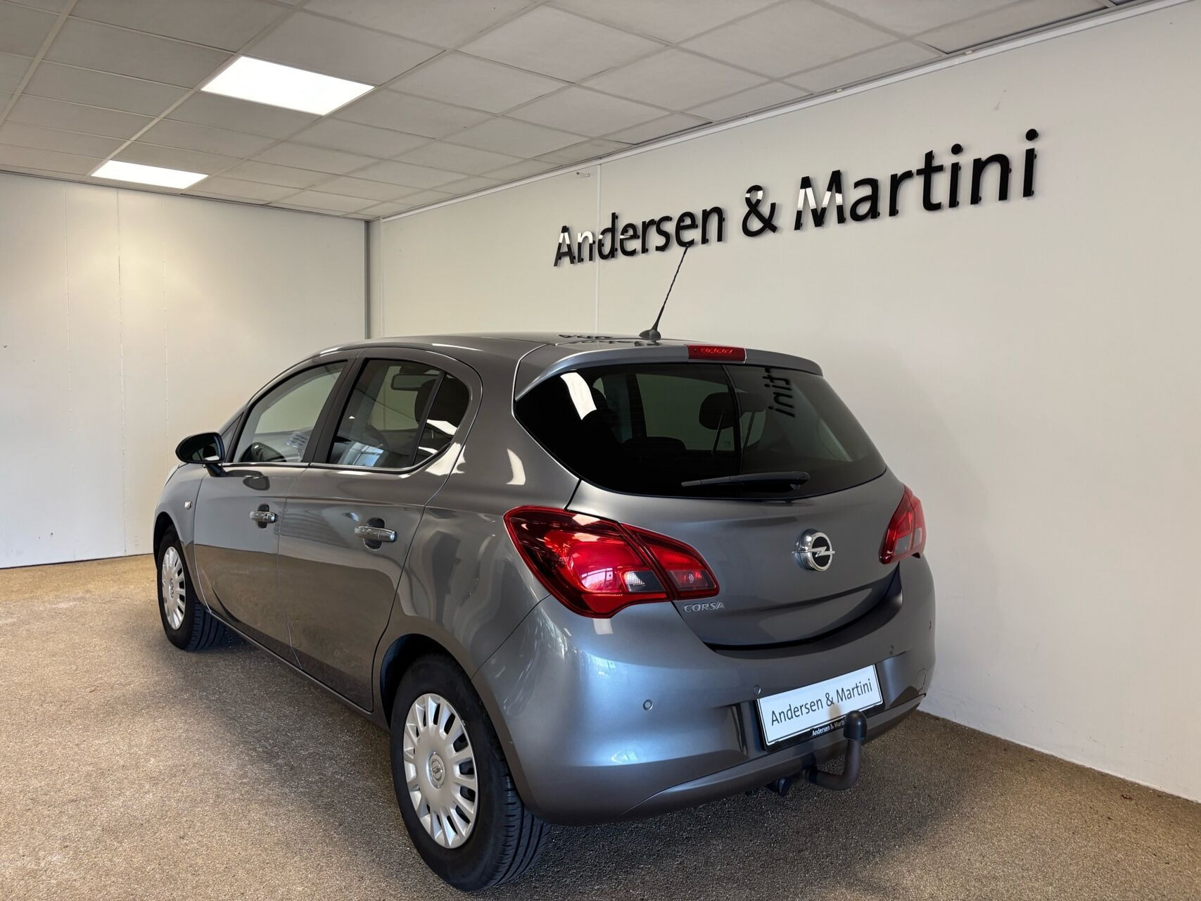 Grå Opel Corsa fra 2019