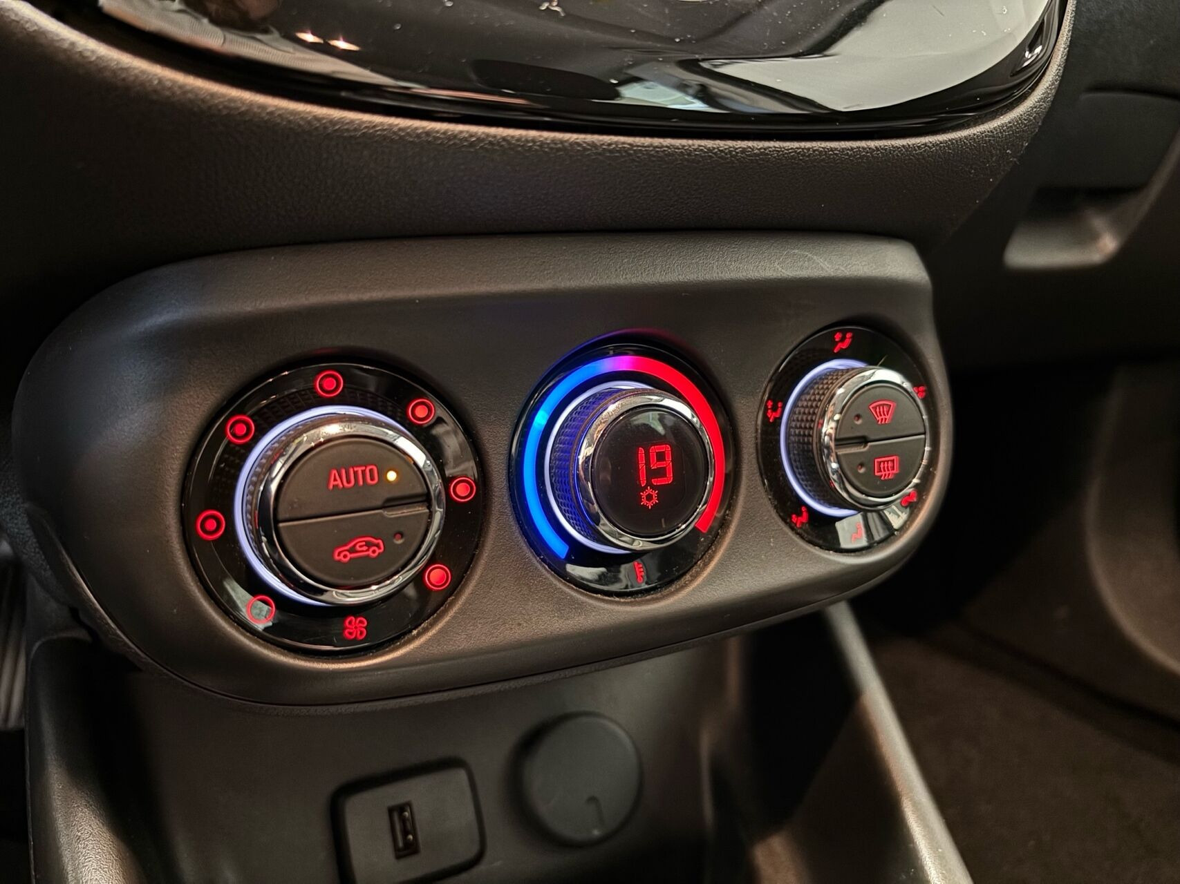 Grå Opel Corsa fra 2019