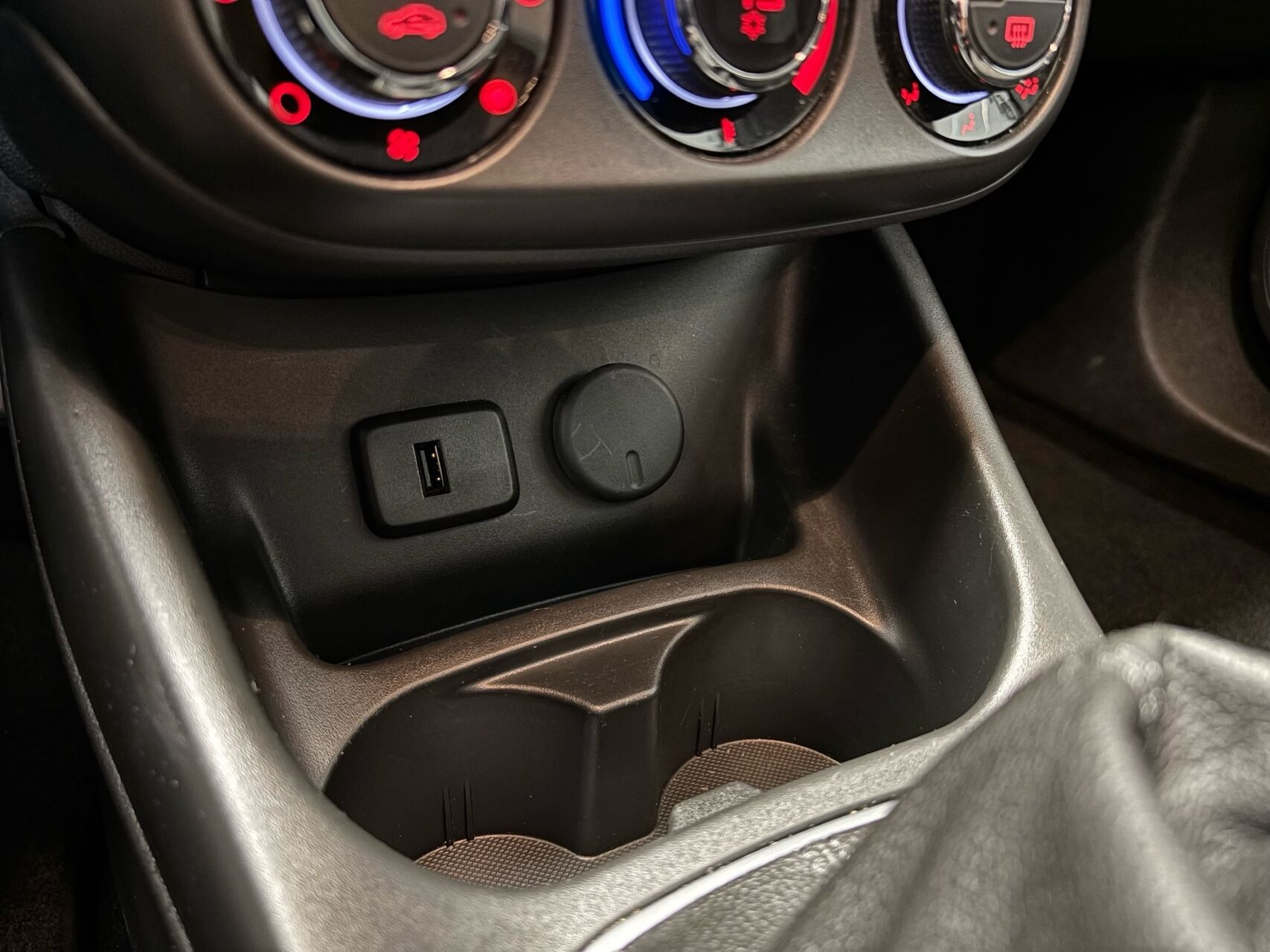 Grå Opel Corsa fra 2019
