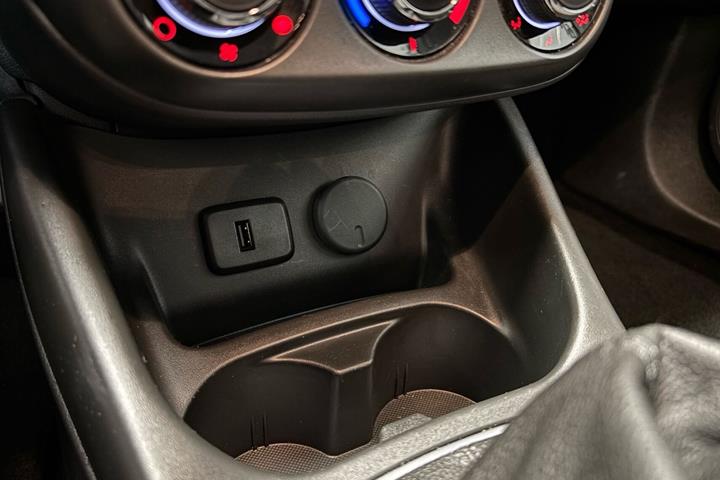 Grå Opel Corsa fra 2019