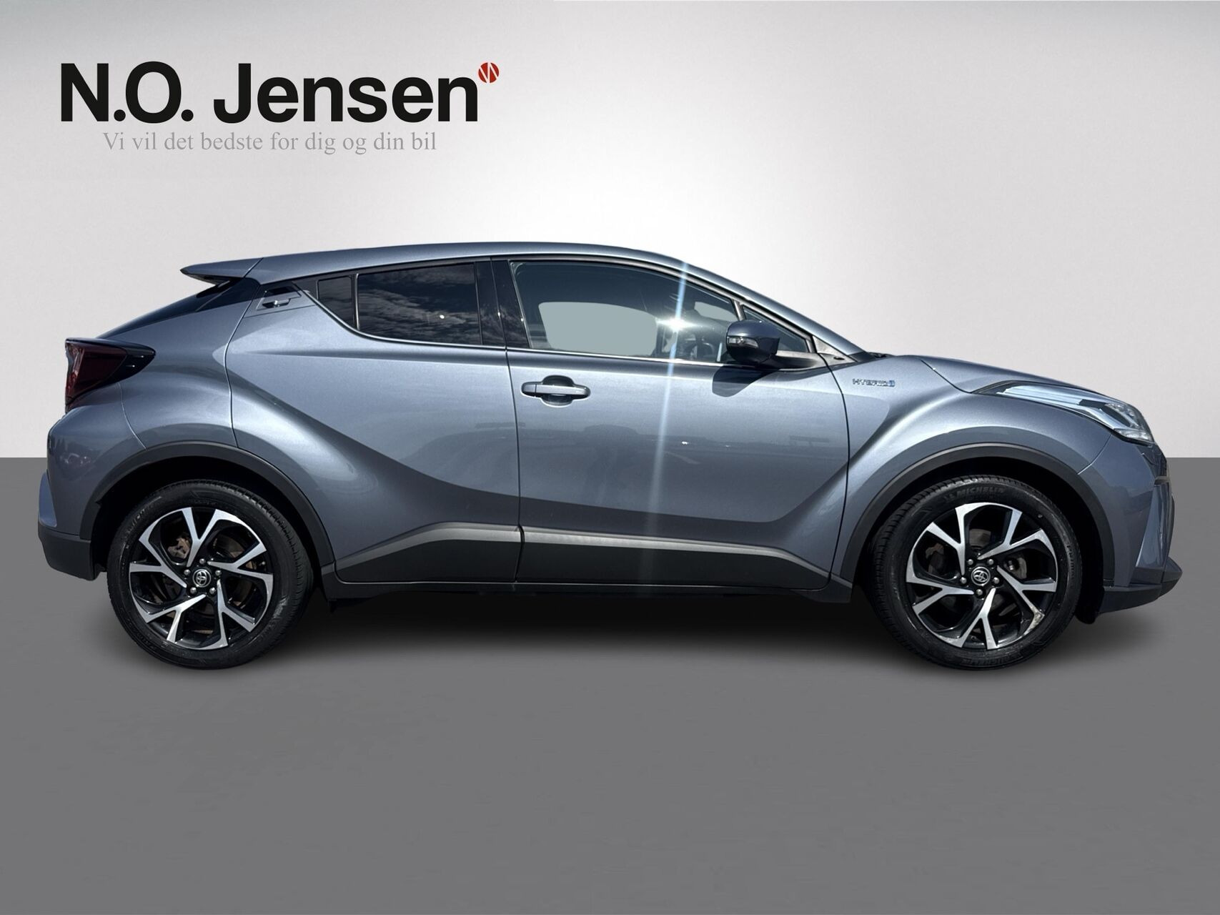 Grå Toyota C-HR fra 2020