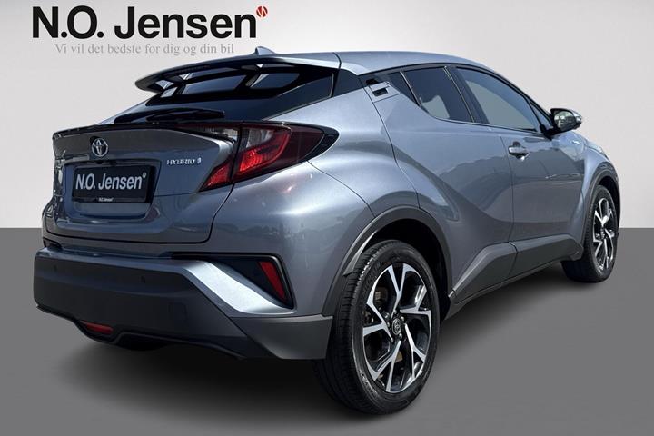 Grå Toyota C-HR fra 2020