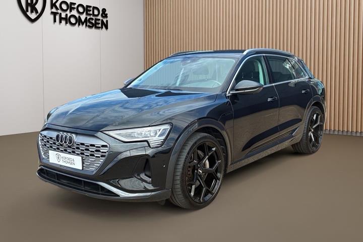 Sort Audi Q8 fra 2023