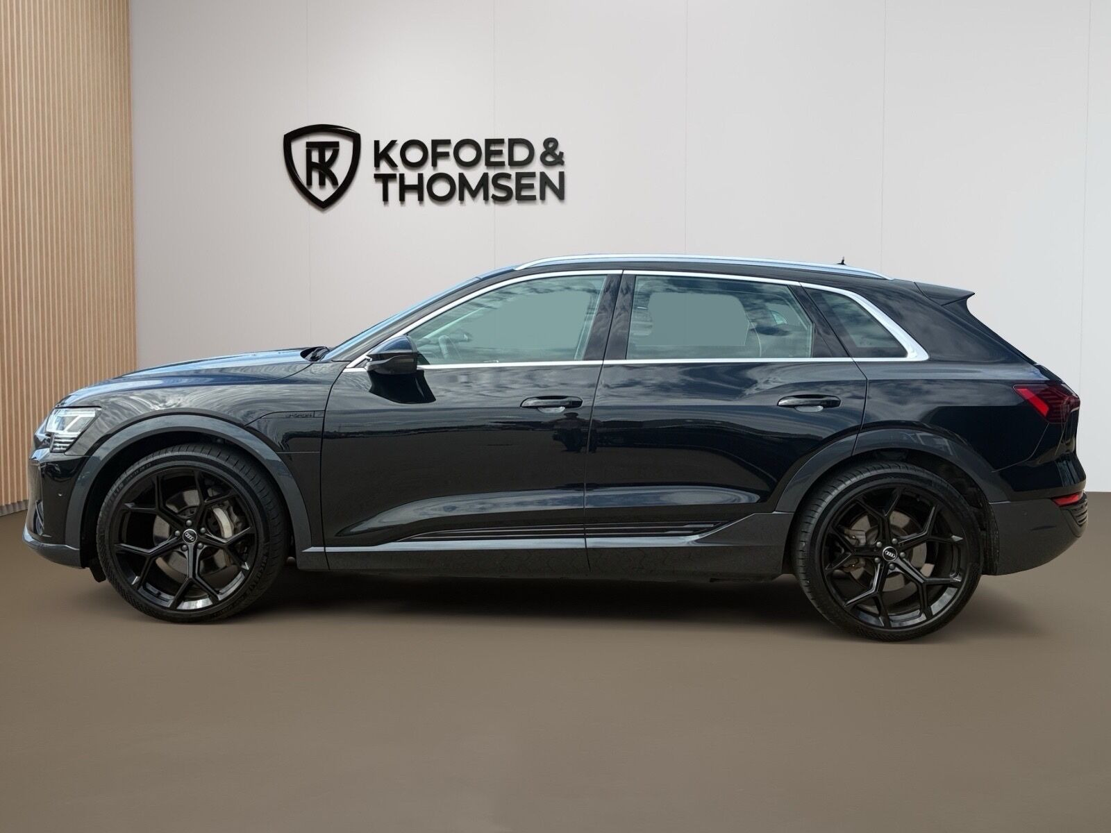Sort Audi Q8 fra 2023