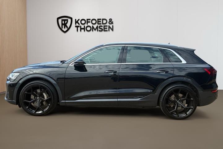 Sort Audi Q8 fra 2023