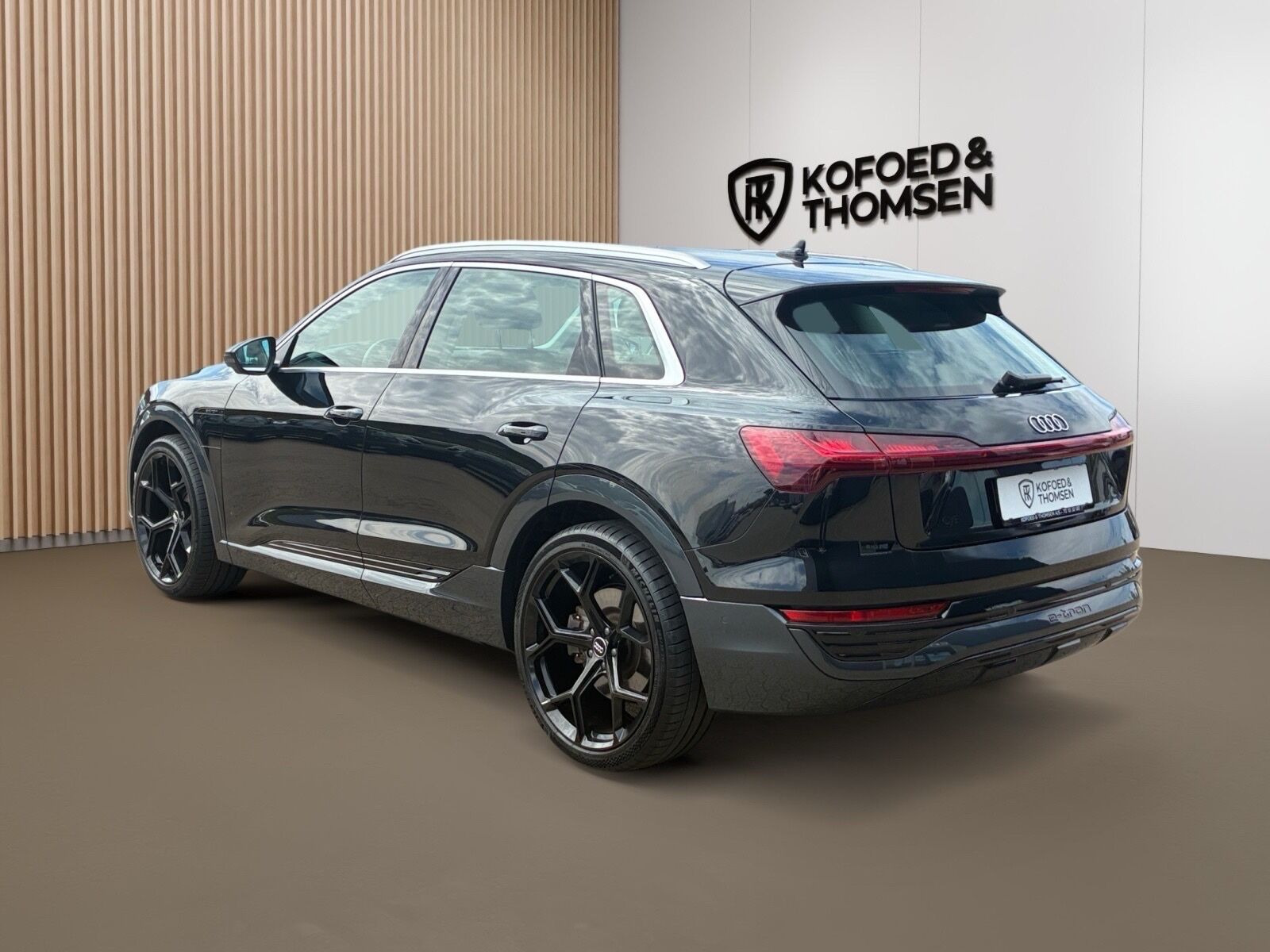 Sort Audi Q8 fra 2023