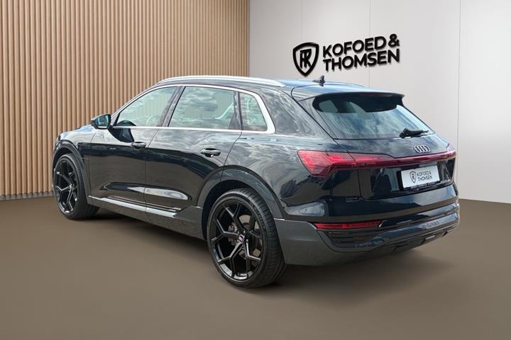Sort Audi Q8 fra 2023