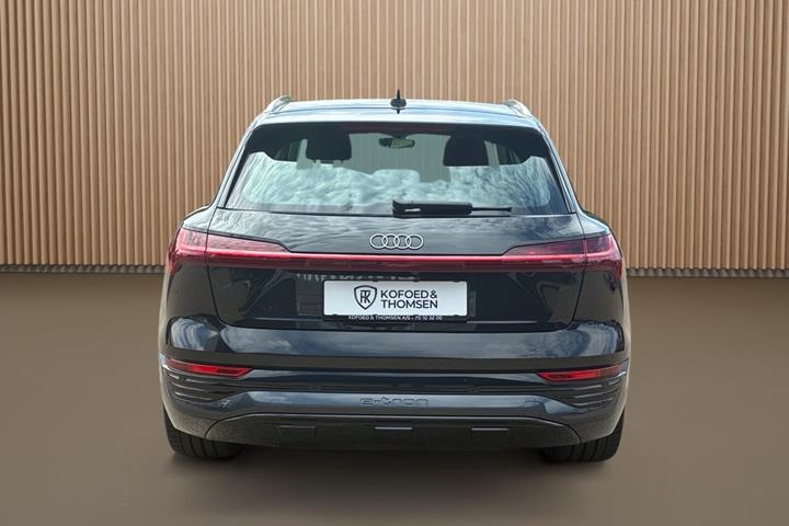 Sort Audi Q8 fra 2023