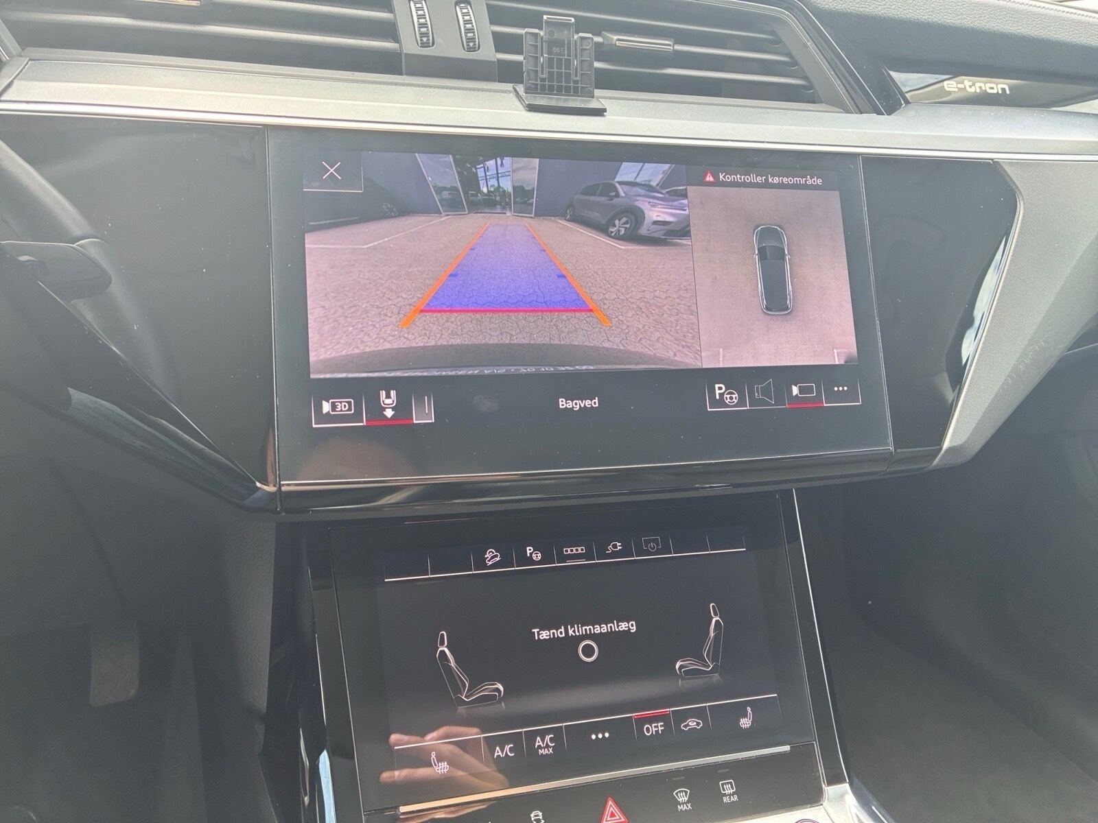 Sort Audi Q8 fra 2023