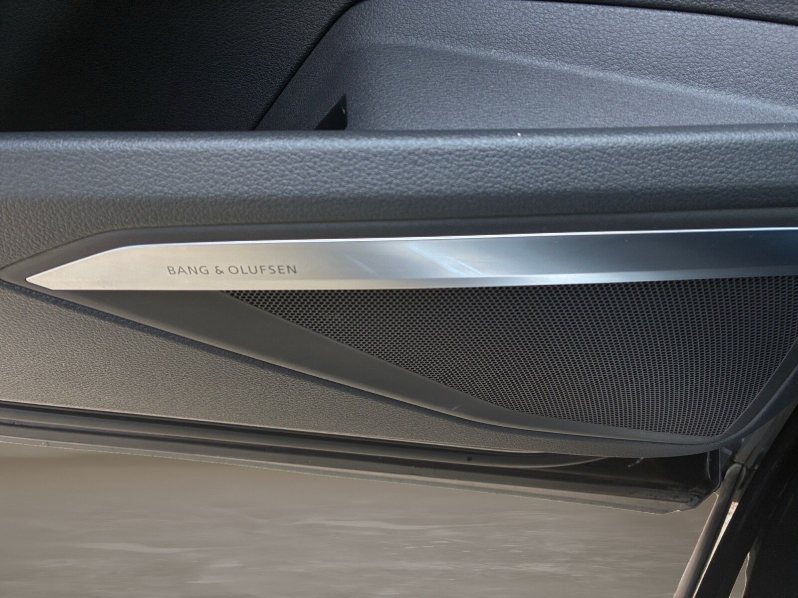 Sort Audi Q8 fra 2023