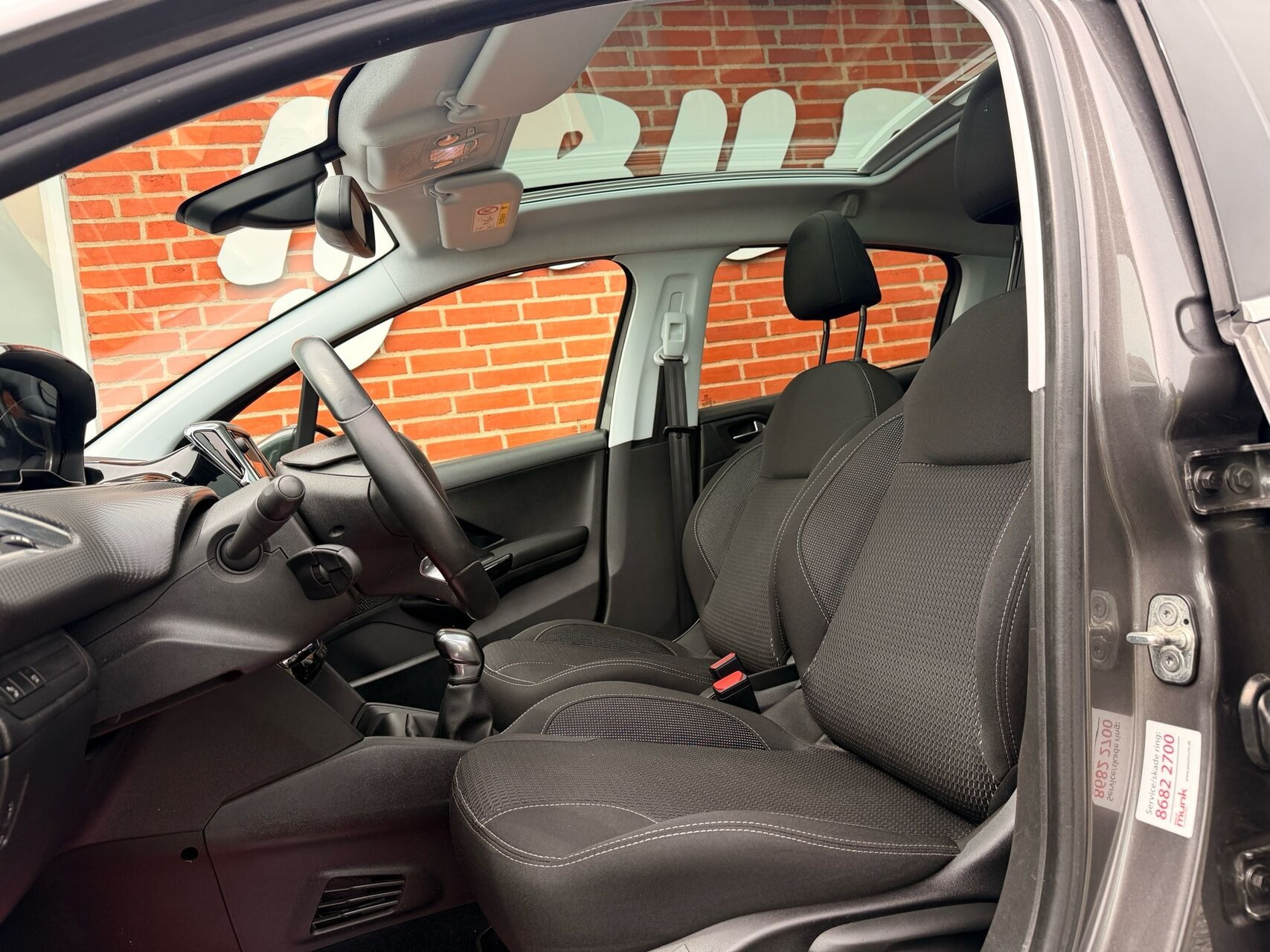 Sort Peugeot 208 fra 2019