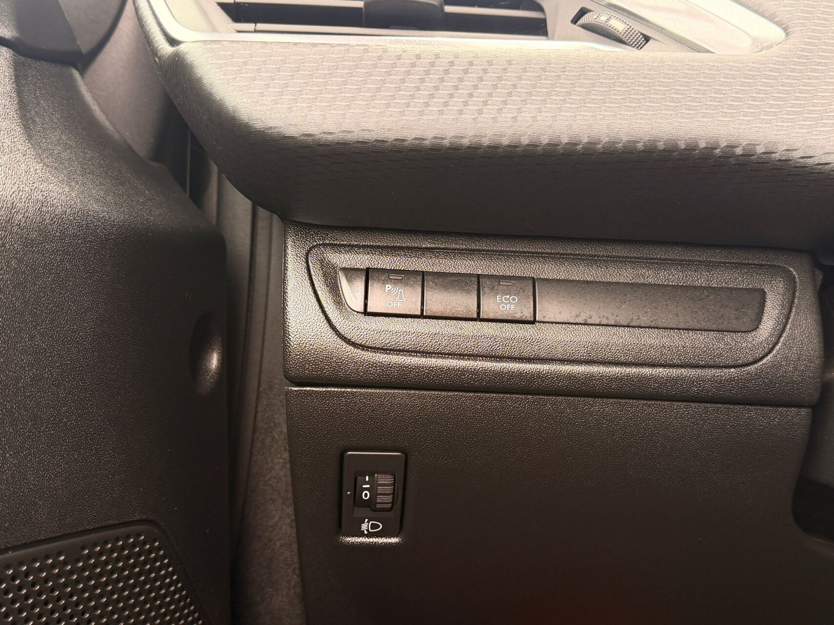 Sort Peugeot 208 fra 2019