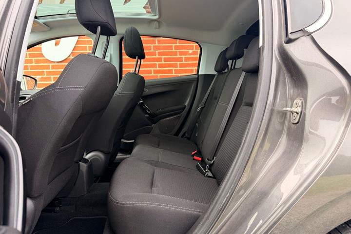 Sort Peugeot 208 fra 2019