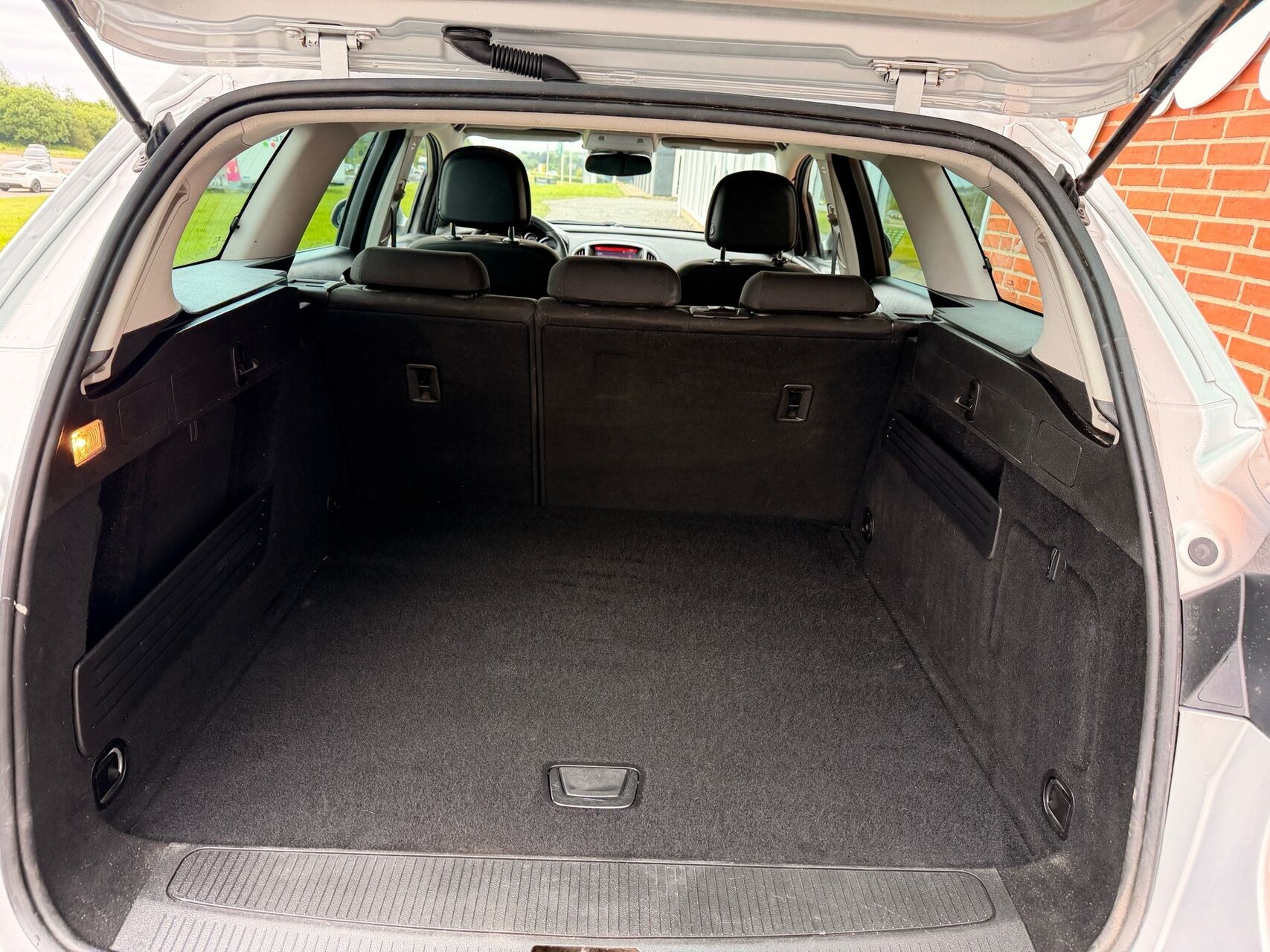 Sølv Opel Astra fra 2015