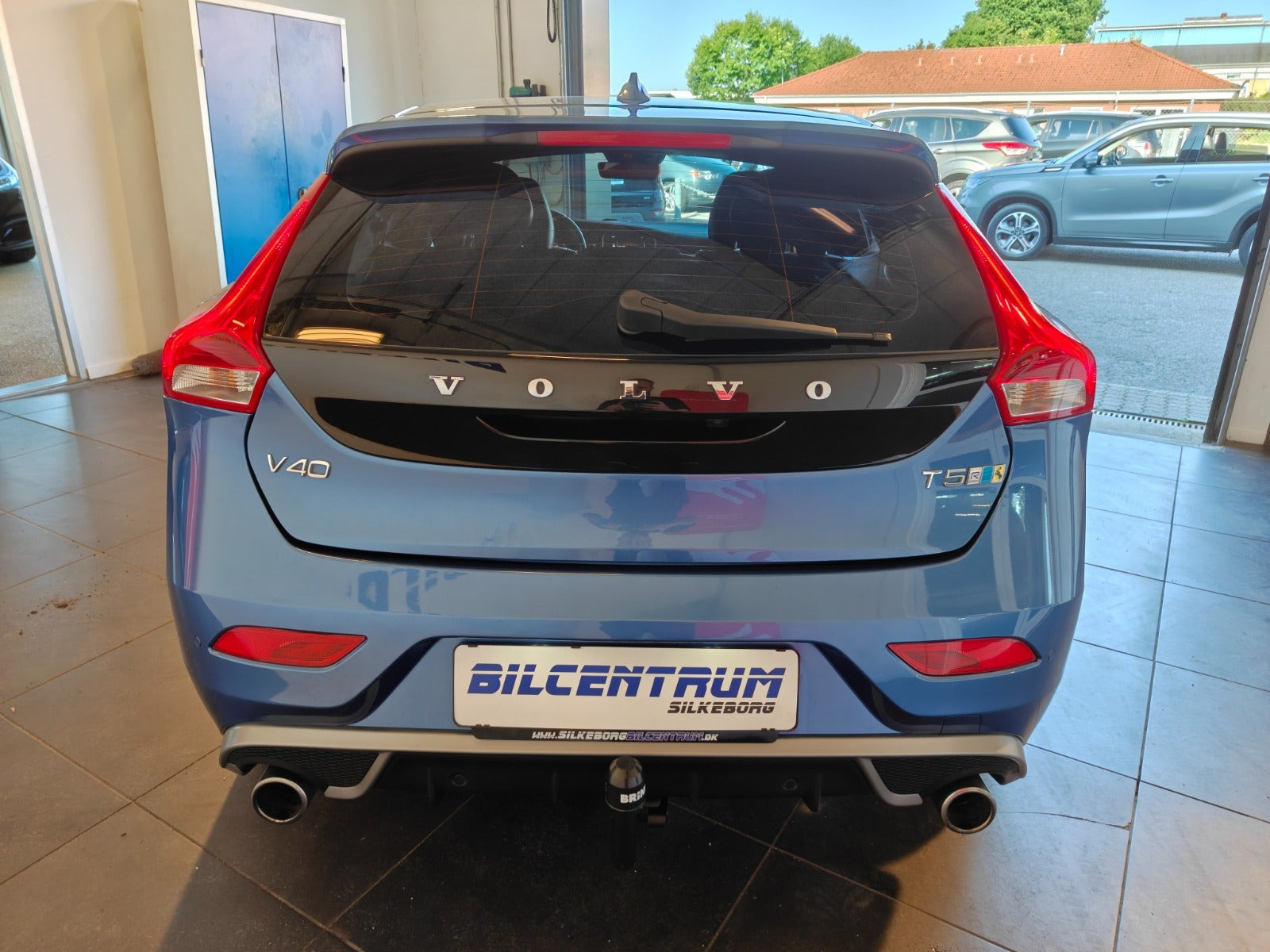 Blå Volvo V40 fra 2017