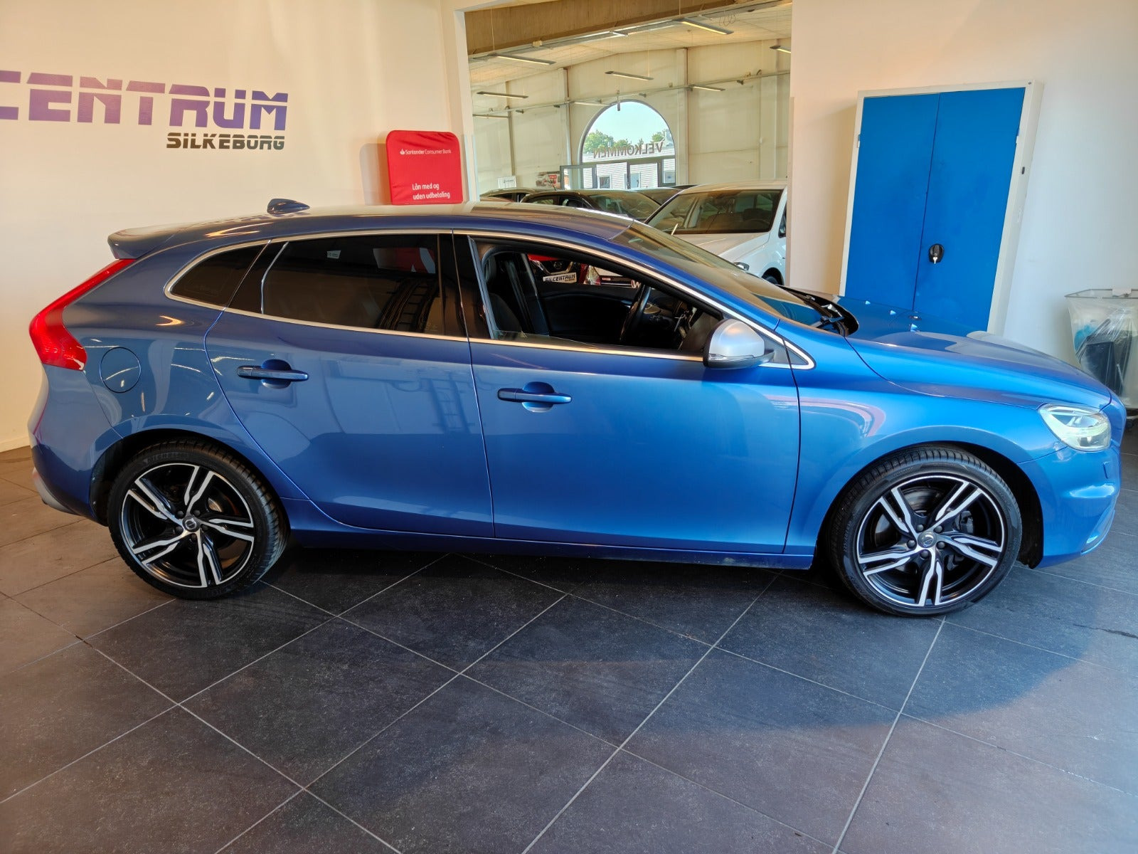 Blå Volvo V40 fra 2017