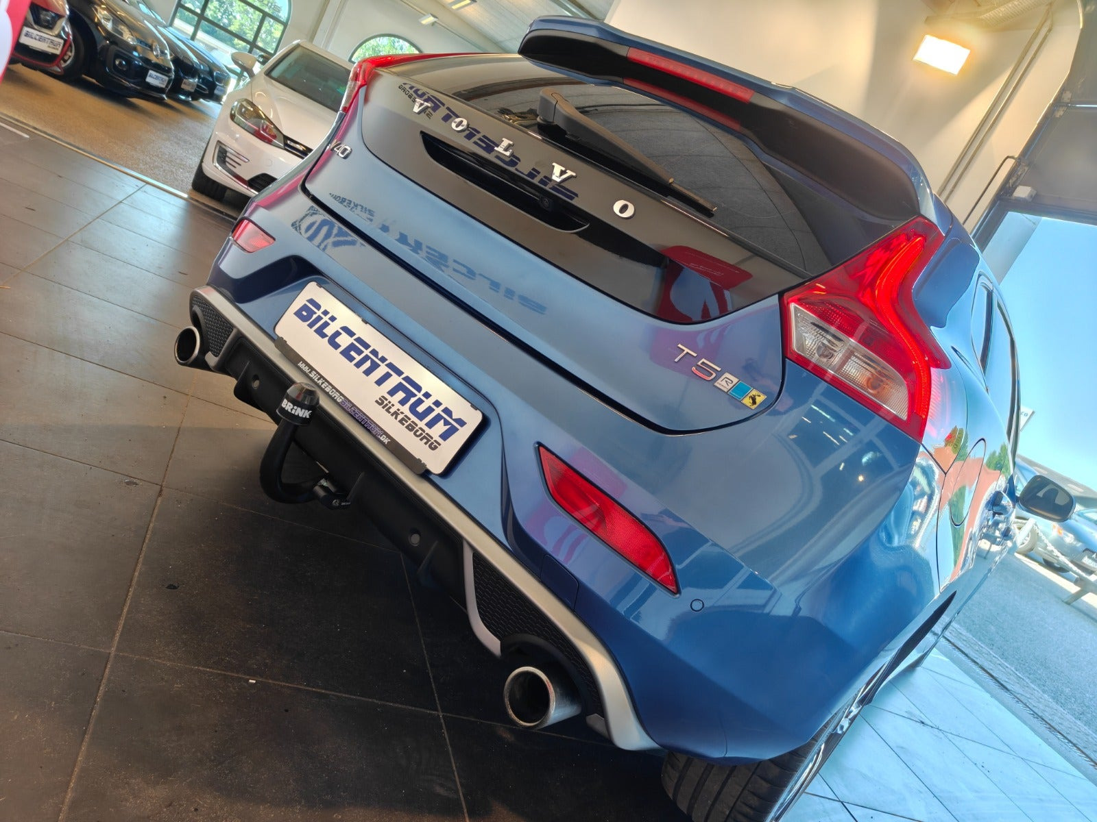 Blå Volvo V40 fra 2017