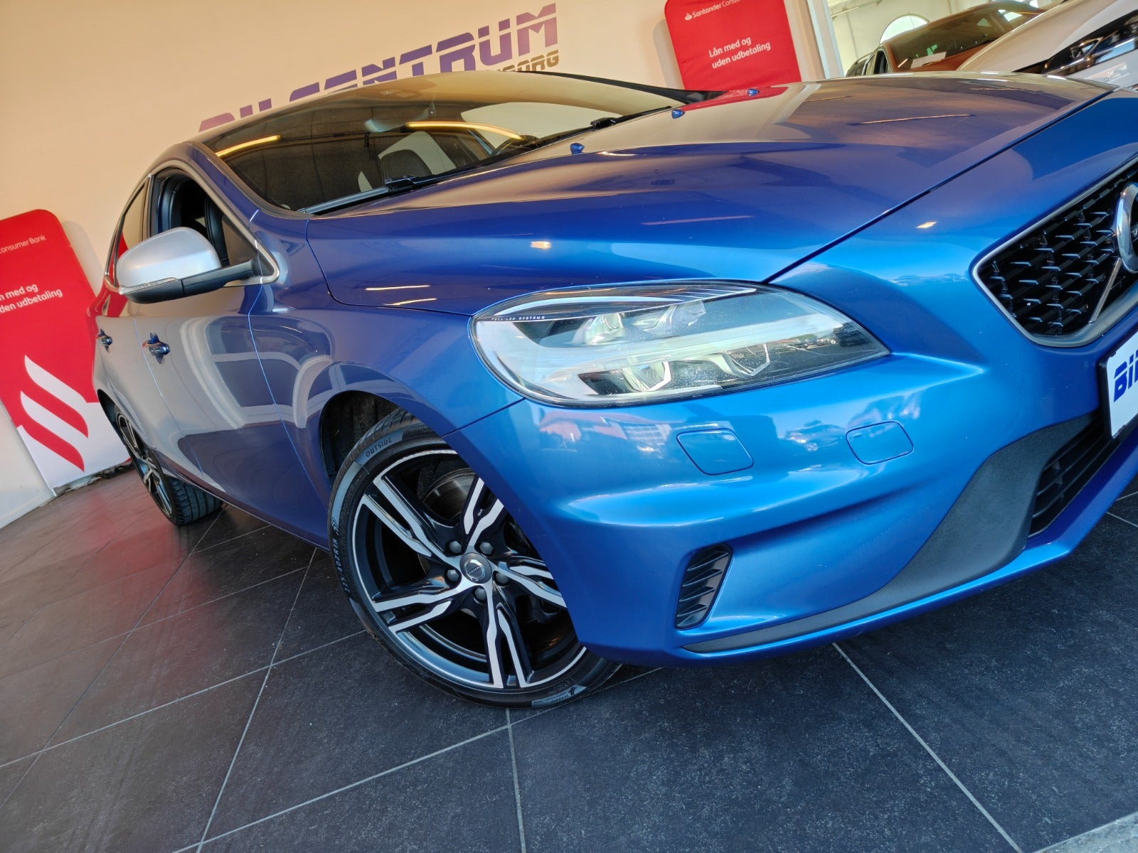 Blå Volvo V40 fra 2017
