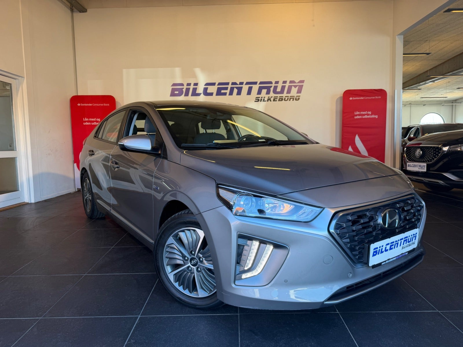 Grå Hyundai Ioniq fra 2020