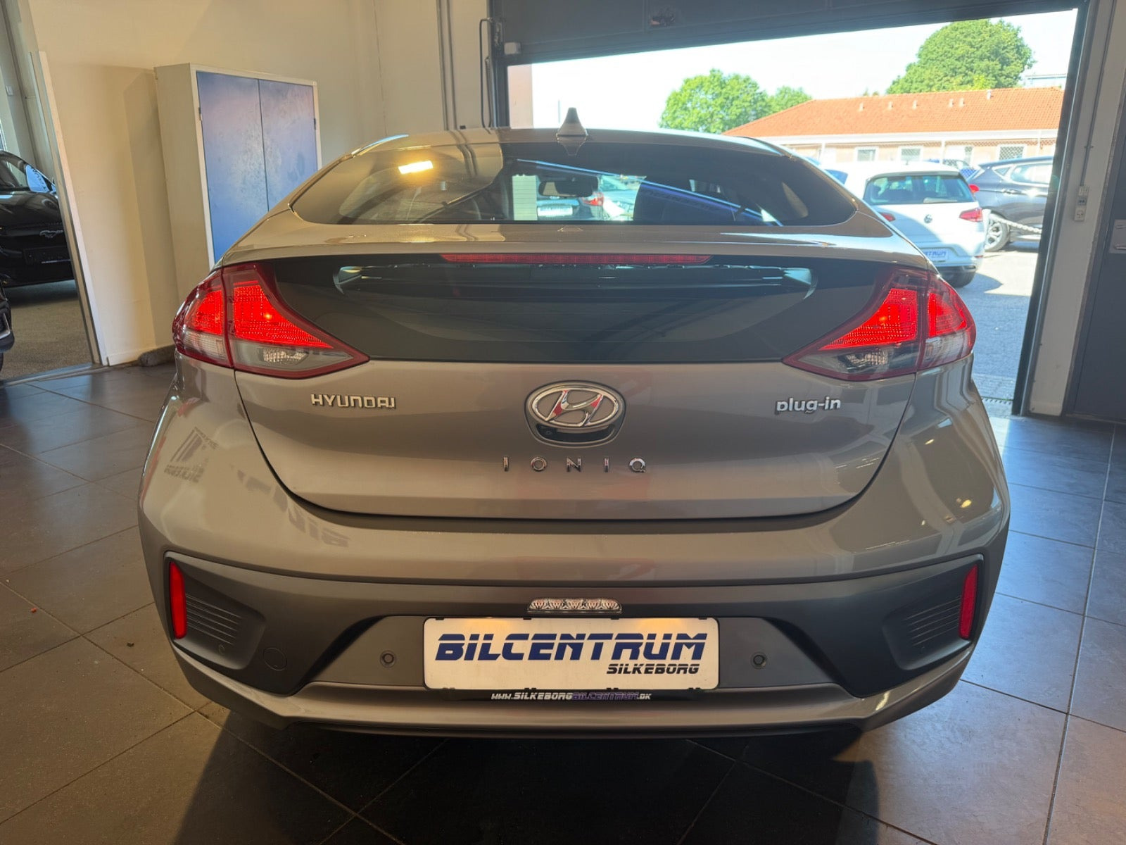 Grå Hyundai Ioniq fra 2020