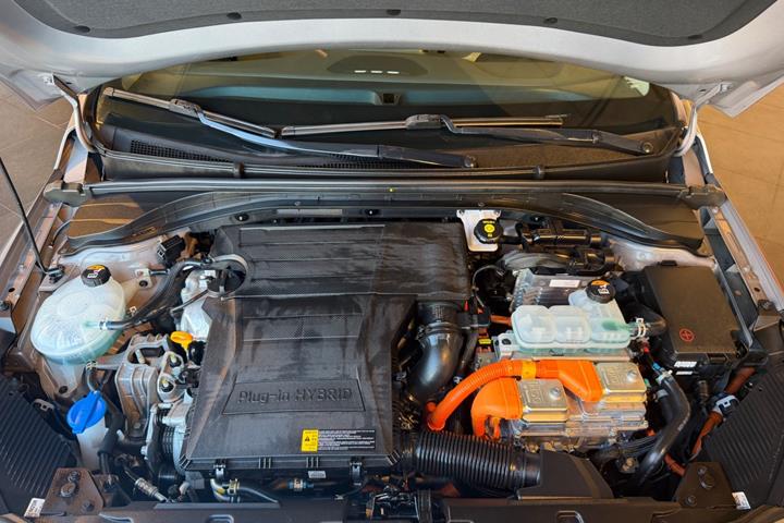 Grå Hyundai Ioniq fra 2020