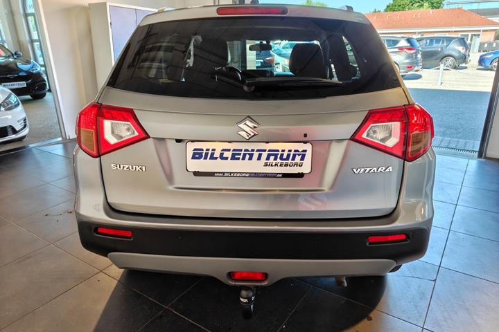 Grå Suzuki Vitara fra 2015
