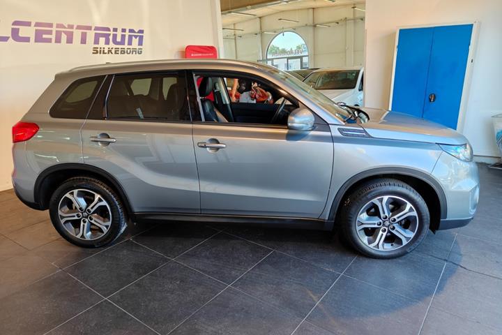 Grå Suzuki Vitara fra 2015