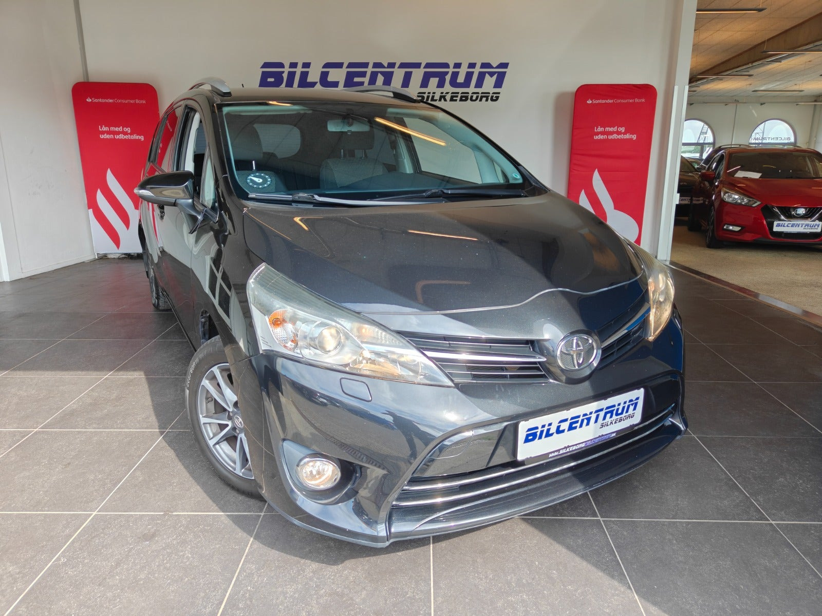Sort Toyota Verso fra 2014